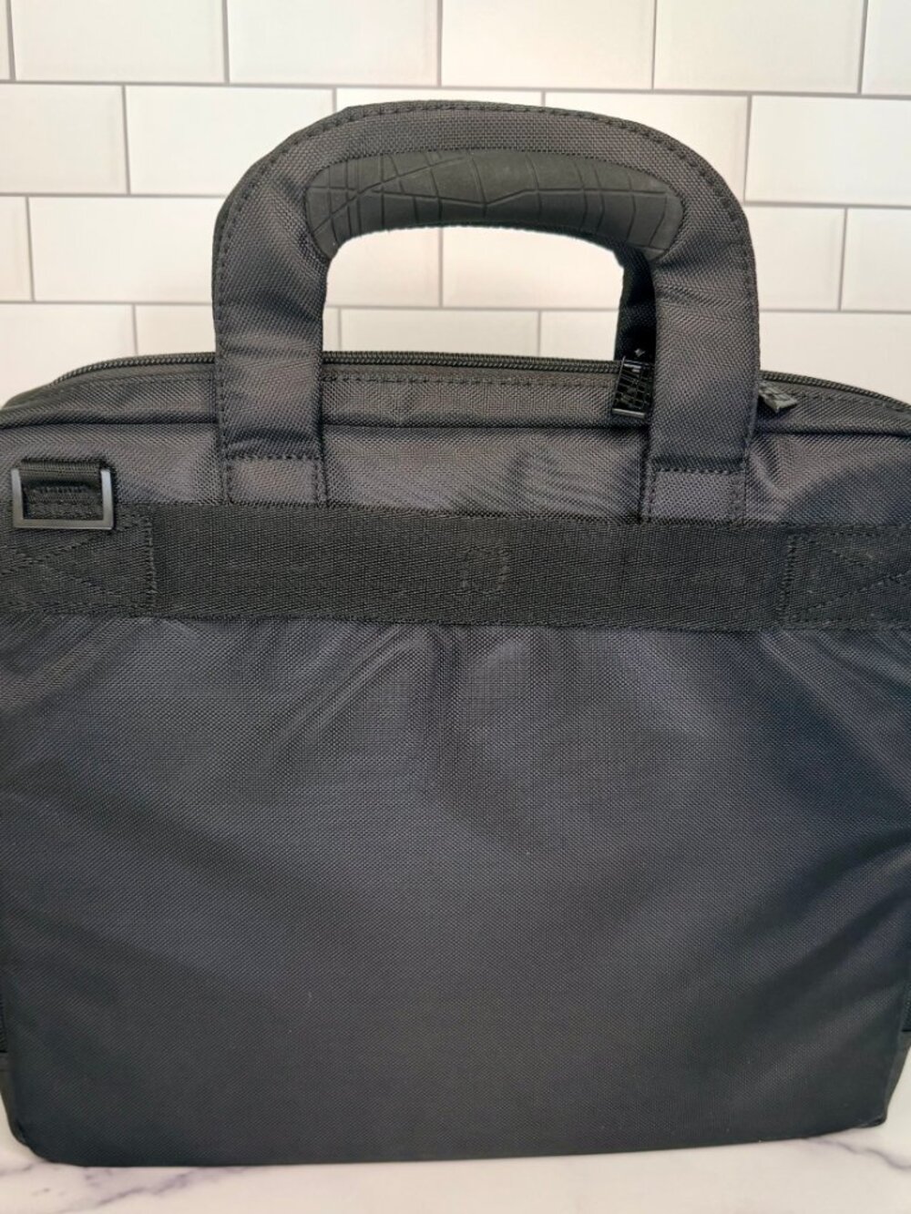 NWOT Targus 13.3-14" Revolution Ultra-Thin Briefcase - TTL224 - Picture 3 of 7